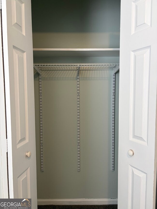 Building Photo - 121 Innerlake Ln