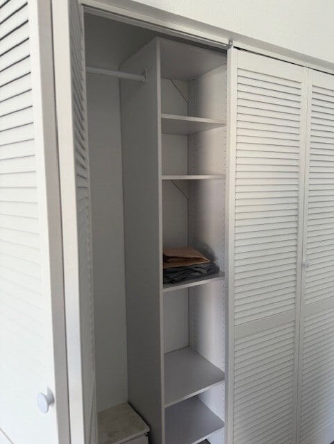 Built-in Closet - 25643 Onate Dr
