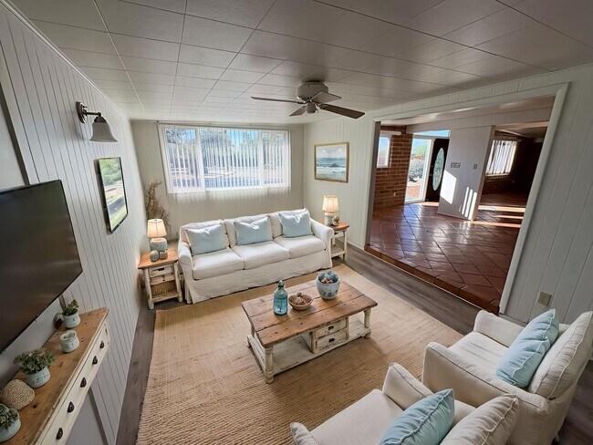 Building Photo - 4 Bedroom and 2 Bath Rental