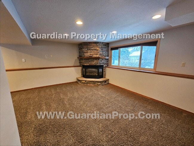 Building Photo - Updated Plymouth Single Family Home, 2 Car Garage, Large fenced Yard, Gas Fireplace