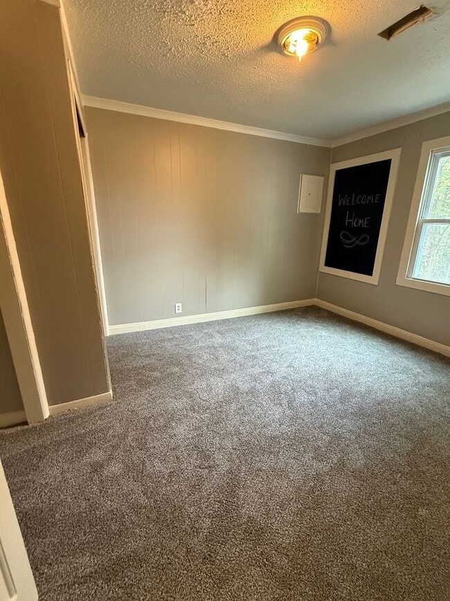 Building Photo - Spacious 3 Bedroom Duplex Near McConnell A...