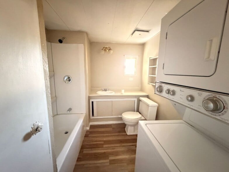 Building Photo - 2313 SE 30th St