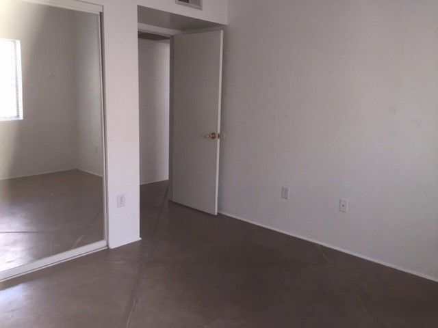 Building Photo - 272 E Calle Arizona