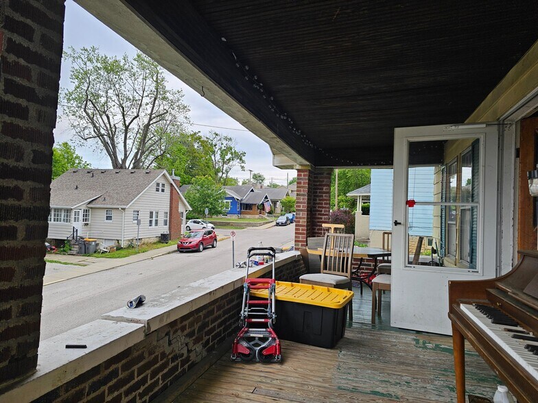 Building Photo - 318 E Smith Ave