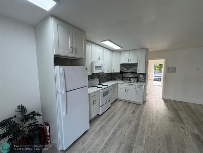Building Photo - 1816 E Oakland Park Blvd