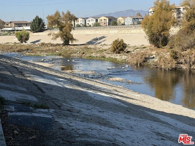 Building Photo - 2445 Harwood St