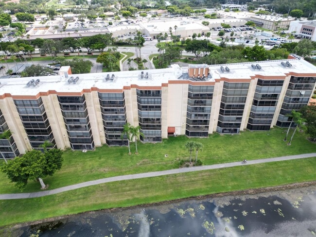 Building Photo - 7370 S Oriole Blvd