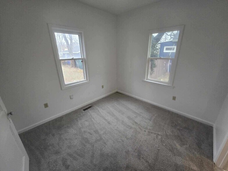 Building Photo - 1527 S Lulu Ave