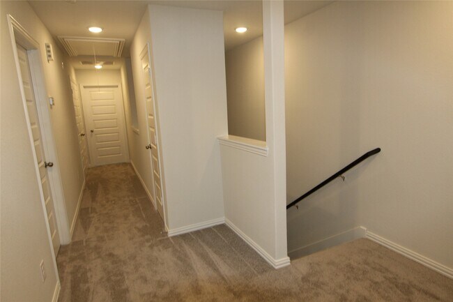 Building Photo - 27802 Western Crk Ct