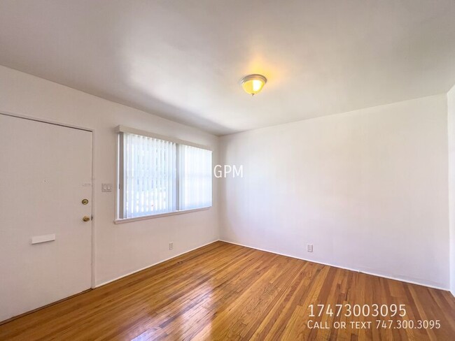 Building Photo - 1BR in Prime Los Feliz Location!