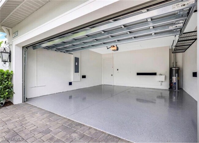 Building Photo - 2313 Ariane Dr