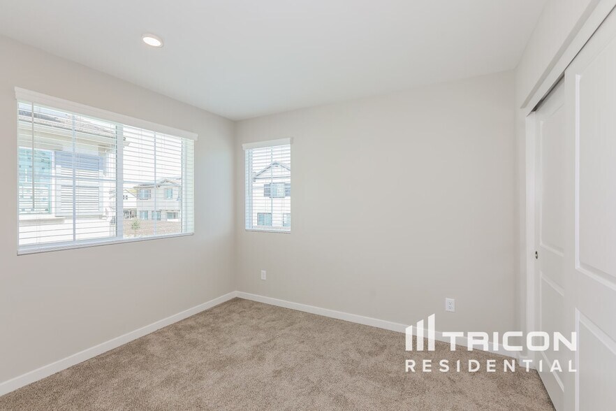 Building Photo - 31570 Dwight Dr