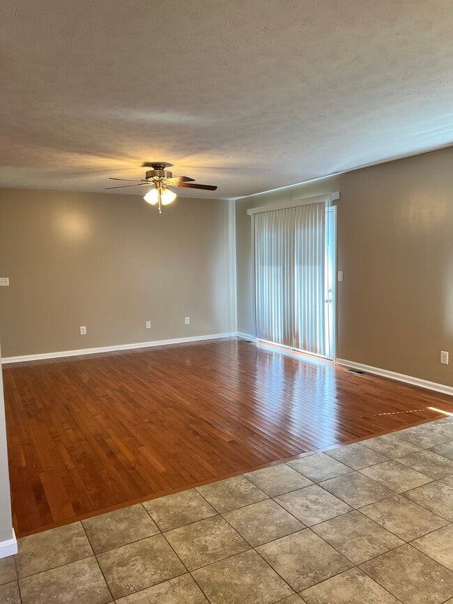 Building Photo - 47 Country Manor Blvd