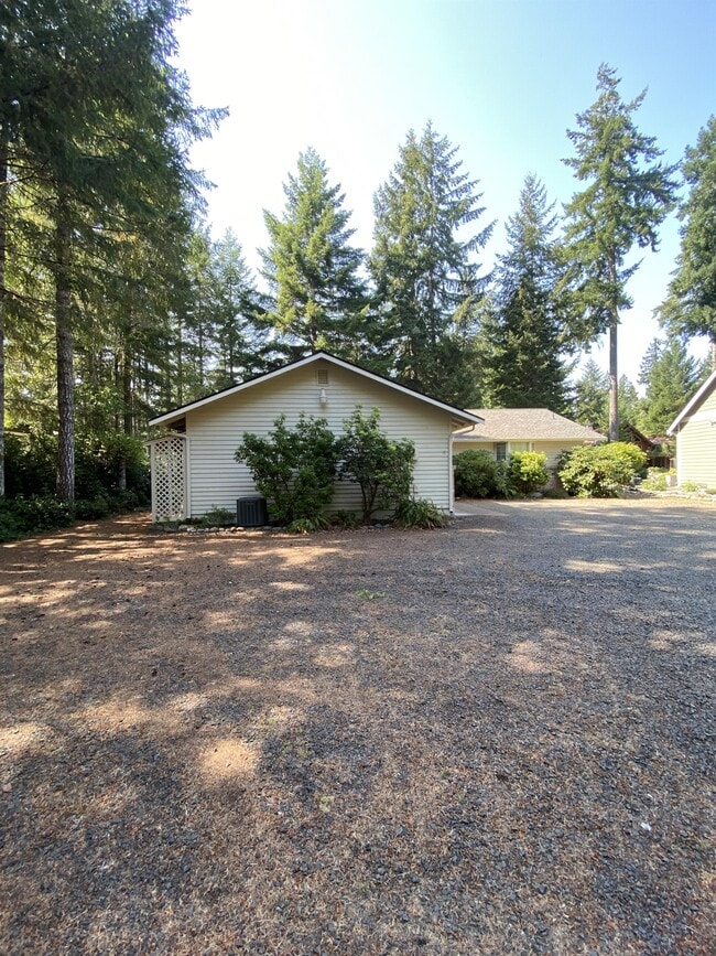 Building Photo - 501 E Michelle Dr