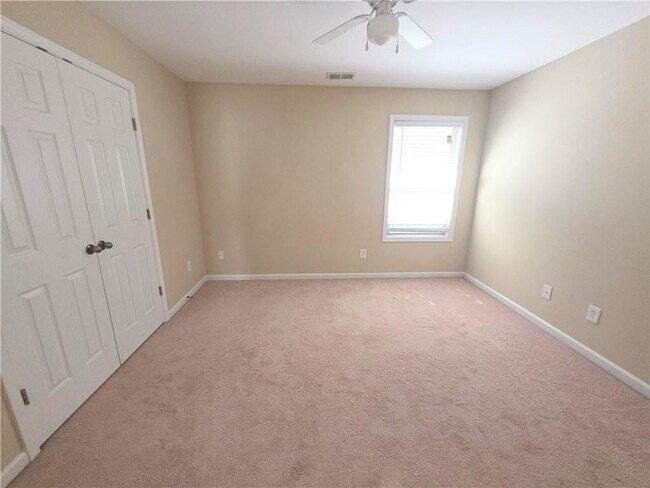 Building Photo - 113 Macalester Dr