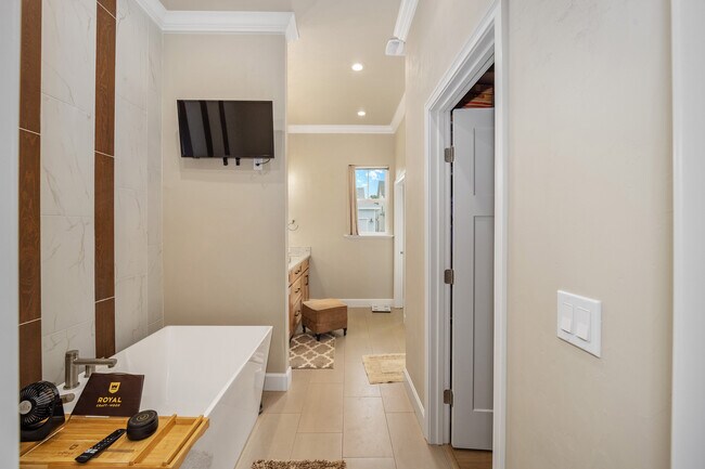 Ensuite bath - 13265 SW 9th Rd