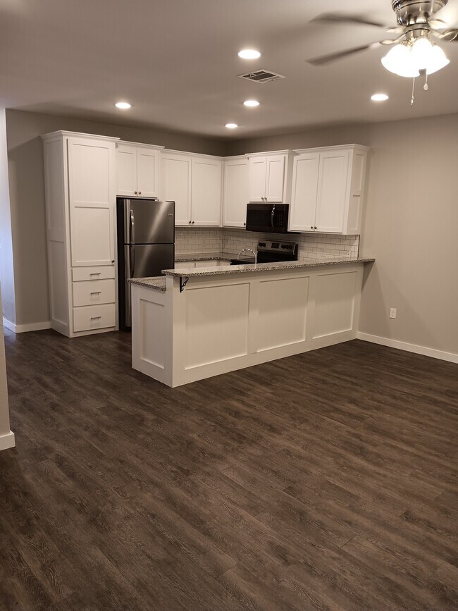 Building Photo - 817 Wake Ave