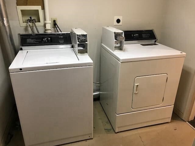 Shared Laundry Room - 126 W Market St