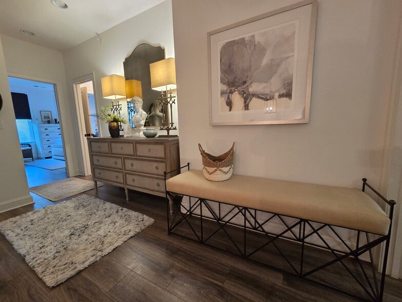 Spacious upper landing - 423 Johnson Ct