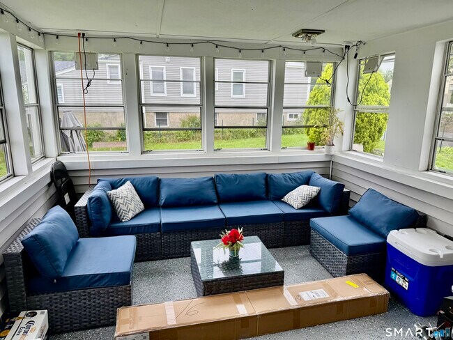 Building Photo - 15 Edwards St