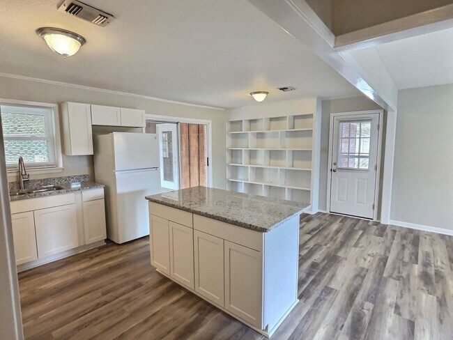 Building Photo - Updated 3-Bedroom Home in Ocean Springs!