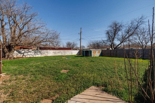 Building Photo - Short Term Lease