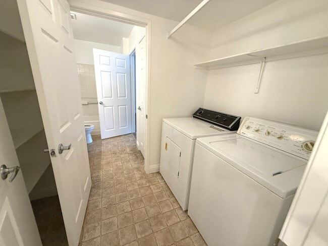 Building Photo - SPACIOUS 2BED/2BATH CONDO ON THE 2ND FLOOR