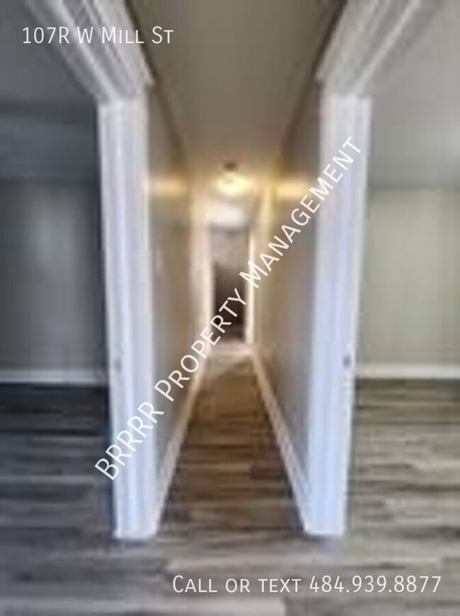 Building Photo - 107 W Mill St