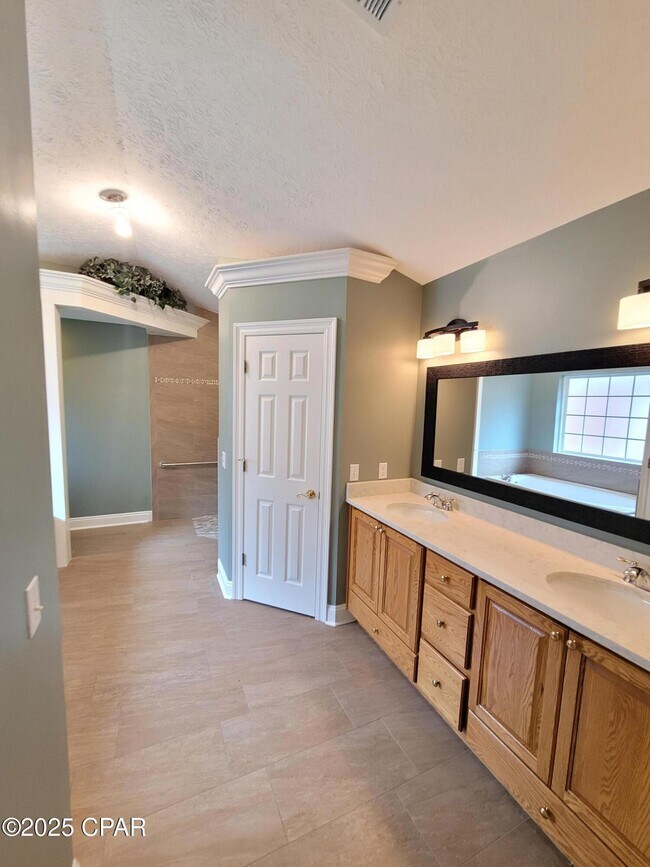 Building Photo - 1224 Huntington Ridge Rd