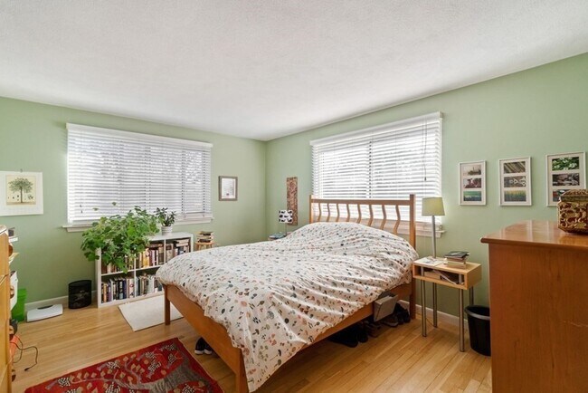 Building Photo - 76 Garfield St