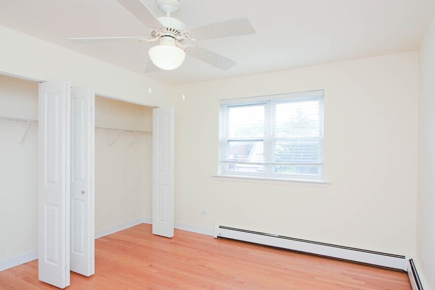 Building Photo - 628 W Wrightwood Ave