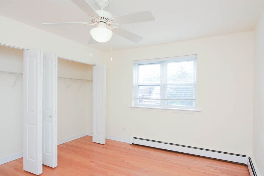 Building Photo - 650 W Wrightwood Ave
