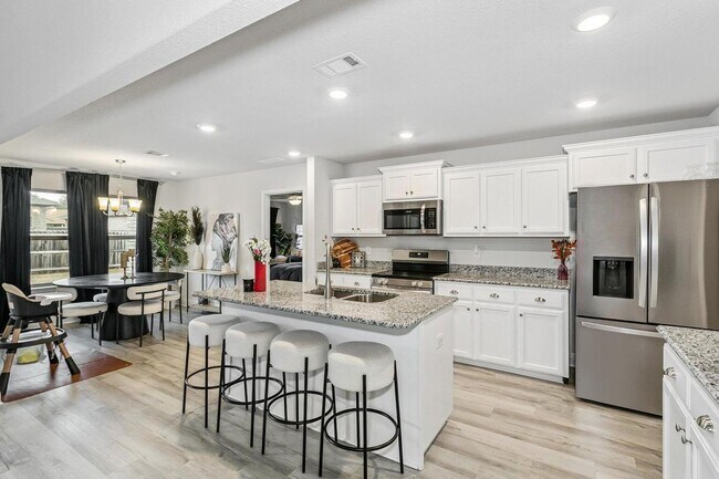 Building Photo - Beautiful Custom Build Home in North Crestview