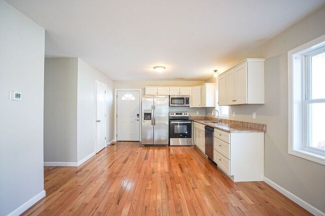 Building Photo - 18 Healey St