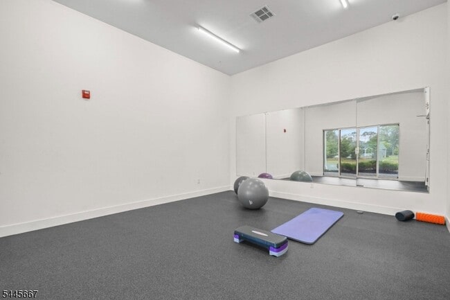 Building Photo - 723 Lorhan Dr