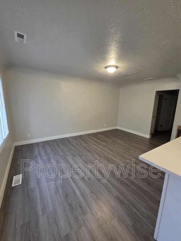 Building Photo - 136 S 900 E