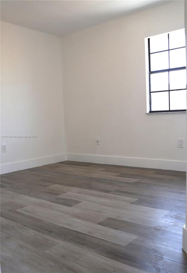 Building Photo - 10170 SW 137th Pl