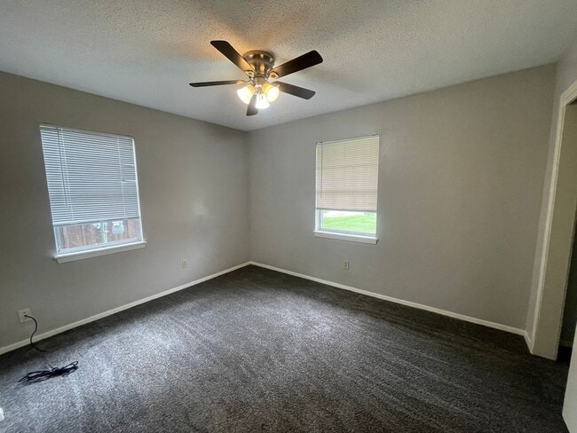 Building Photo - Don't Miss Out On This Swan Lake Beauty!