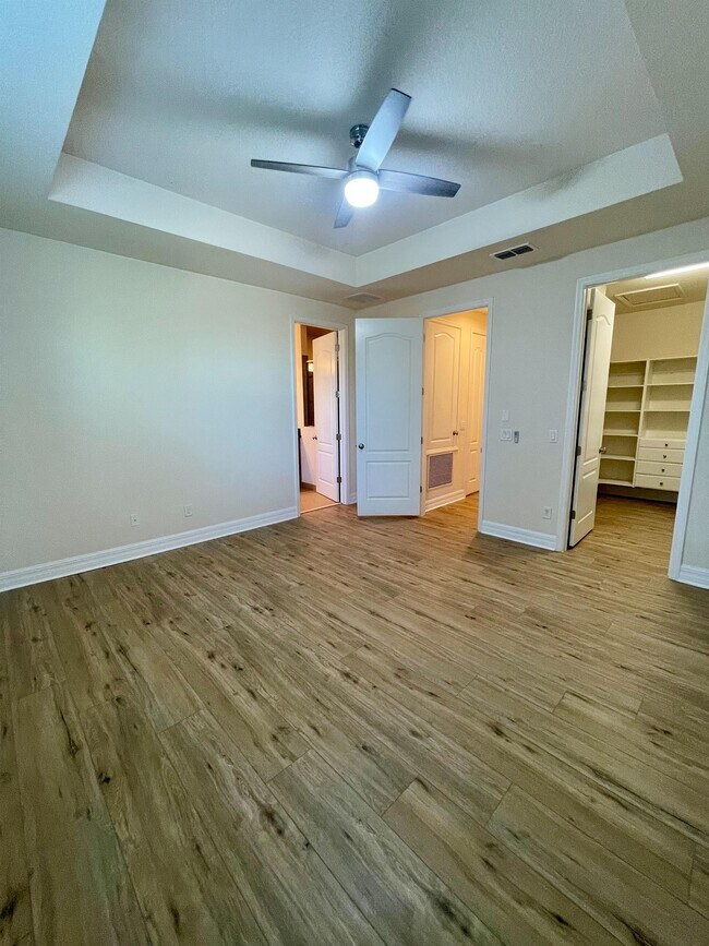 Building Photo - 10132 Eagle Creek Center Blvd