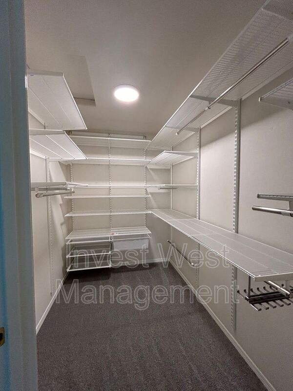 Building Photo - 4015 SE 170th Ct