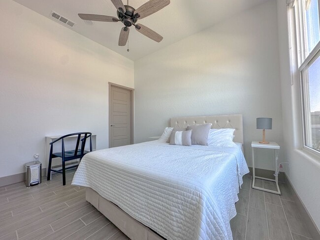Building Photo - Move in Ready in Northwest Hanford