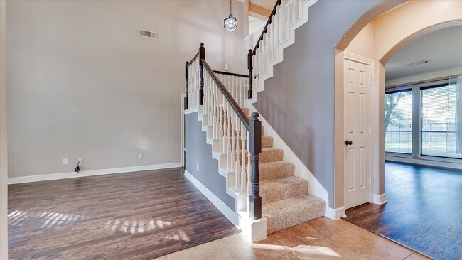 Building Photo - 15603 Twisting Springs Dr
