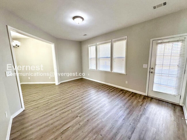 Building Photo - 2768 Summit Pkwy SW