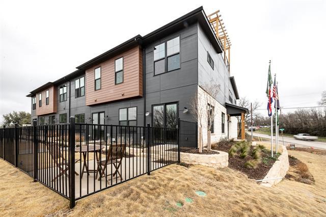 Building Photo - 110 Clark Ln