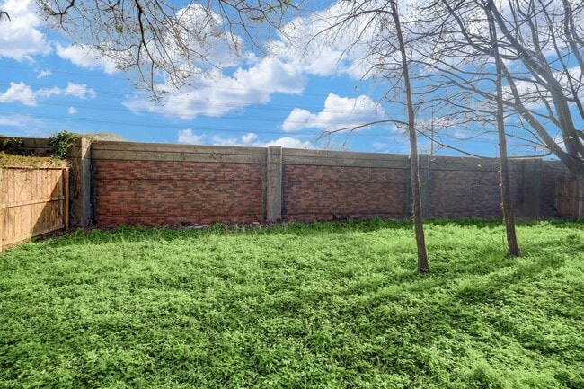 Building Photo - 1401 Castle Ct