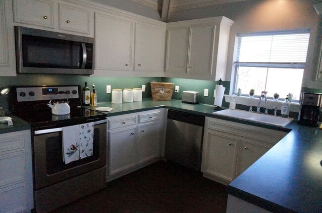 Building Photo - 852 Azalea Garden Dr