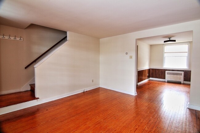 Building Photo - 2BD/1BA East End Townhome!!