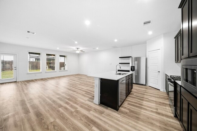 Building Photo - 3014 Skyline Mesa Dr