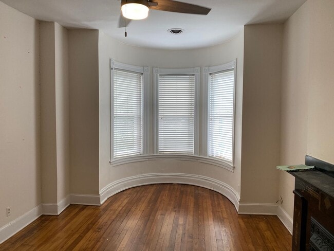 Building Photo - -- APPLICATION PENDING - 3 BR/ 2 BA Large ...