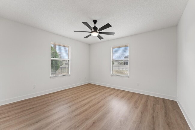 Building Photo - 15738 Northside Dr E